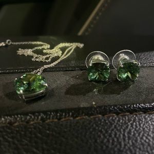 green gem stone in silver necklace pendant and earrings set